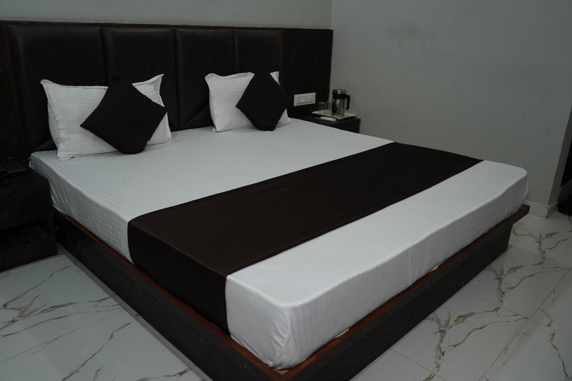 Hotel Pr Villa Gandhinagar Exterior foto